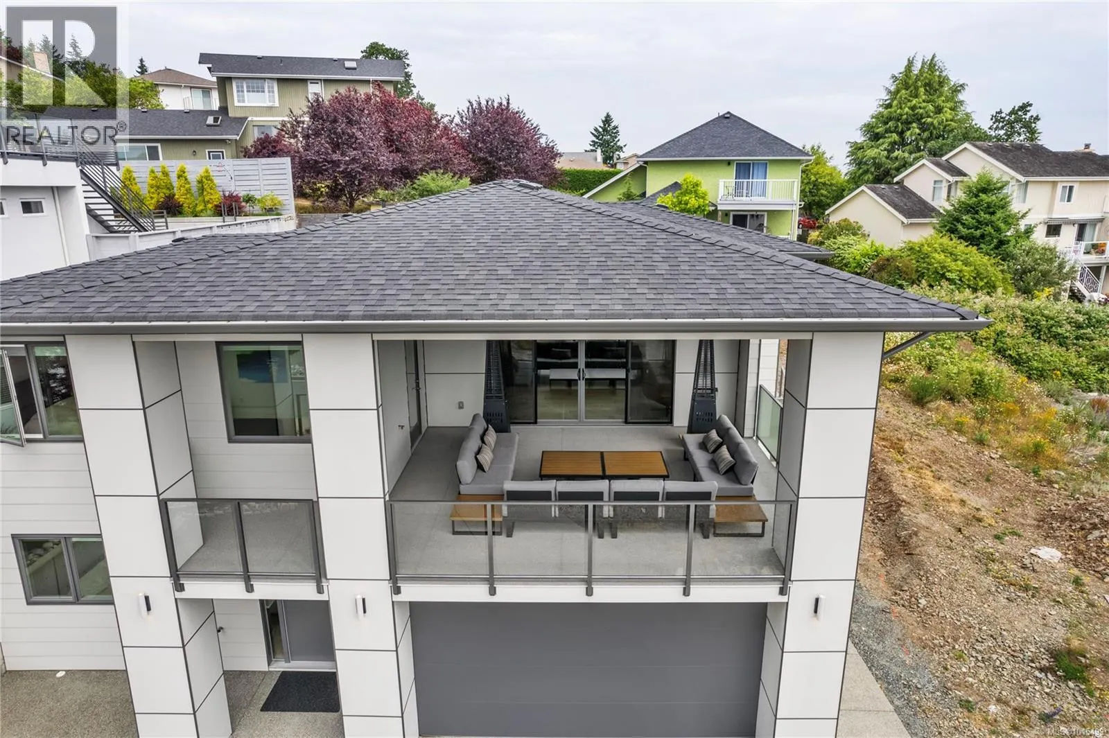 152 Golden Oaks Cres