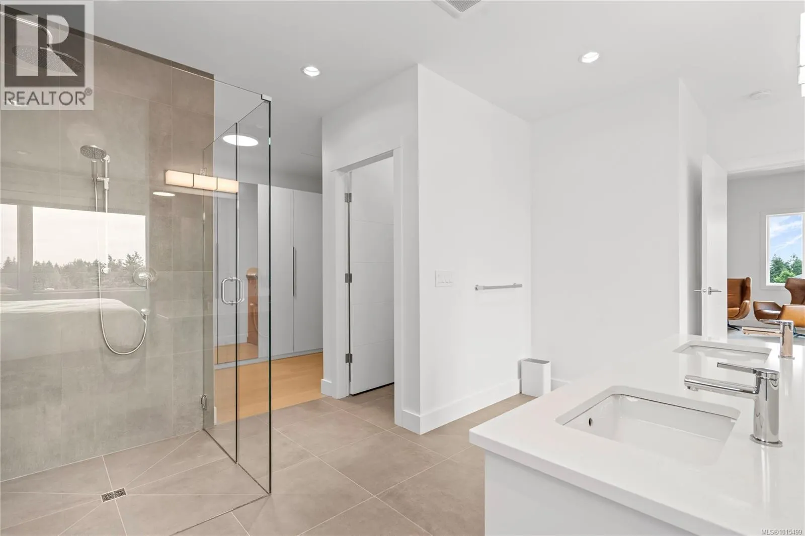 152 Golden Oaks Cres