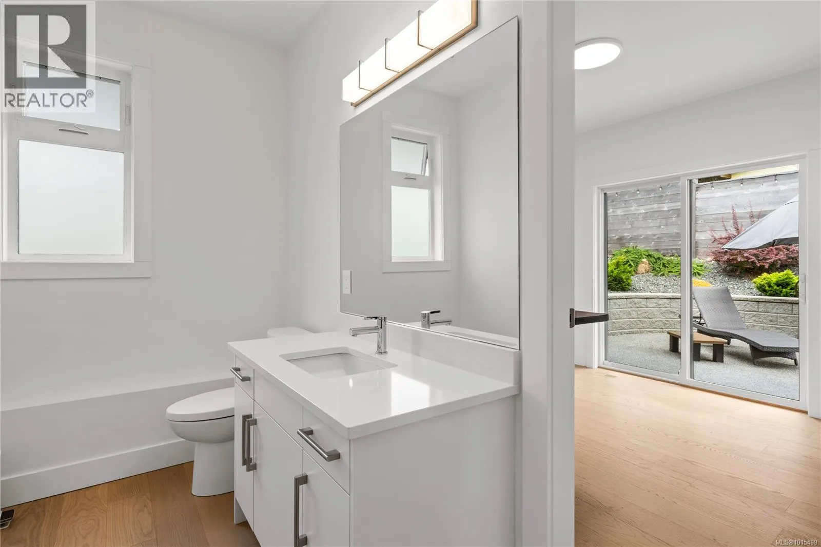 152 Golden Oaks Cres