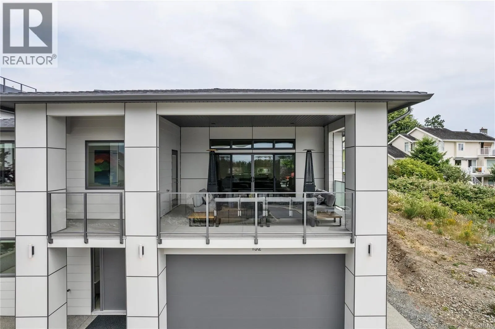 152 Golden Oaks Cres
