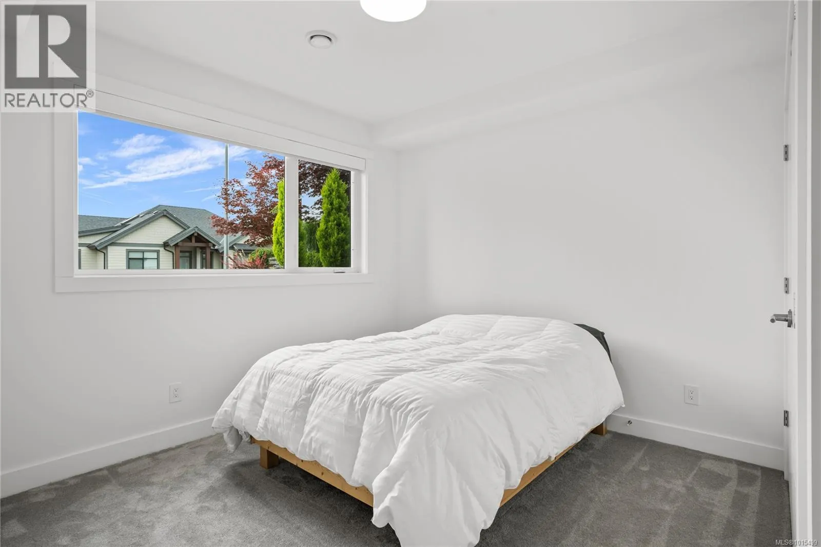 152 Golden Oaks Cres