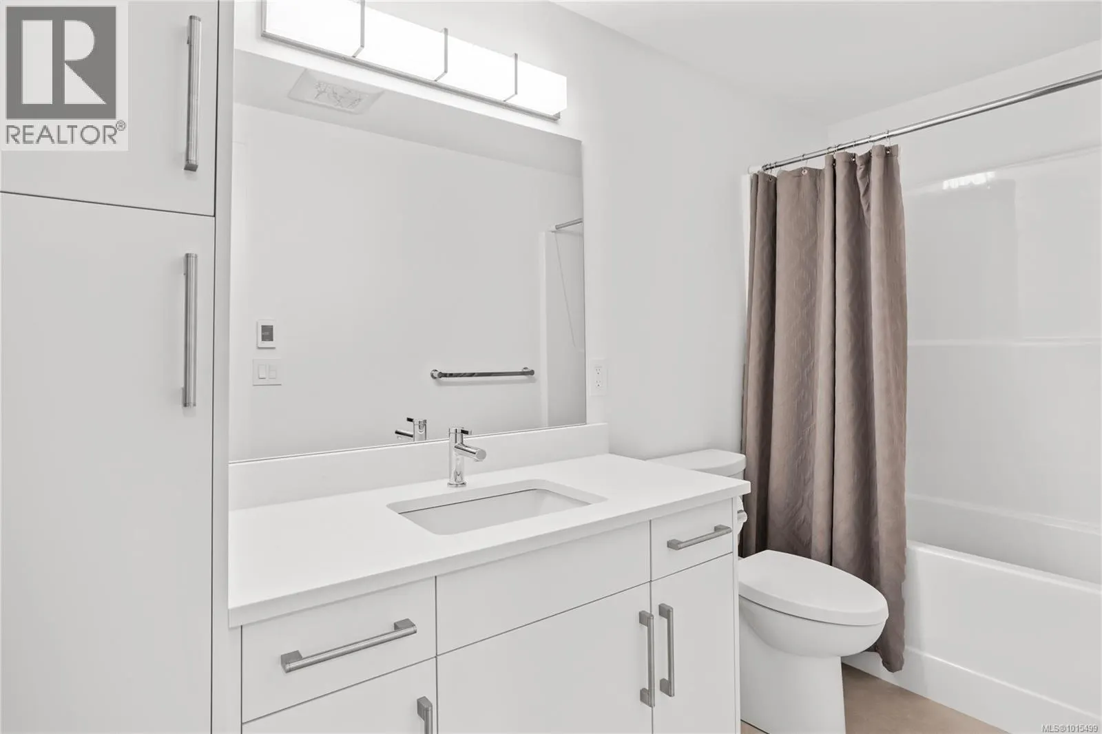 152 Golden Oaks Cres