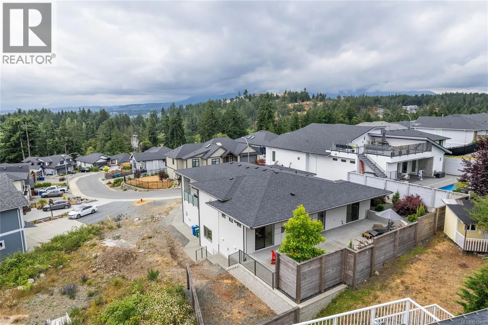 152 Golden Oaks Cres