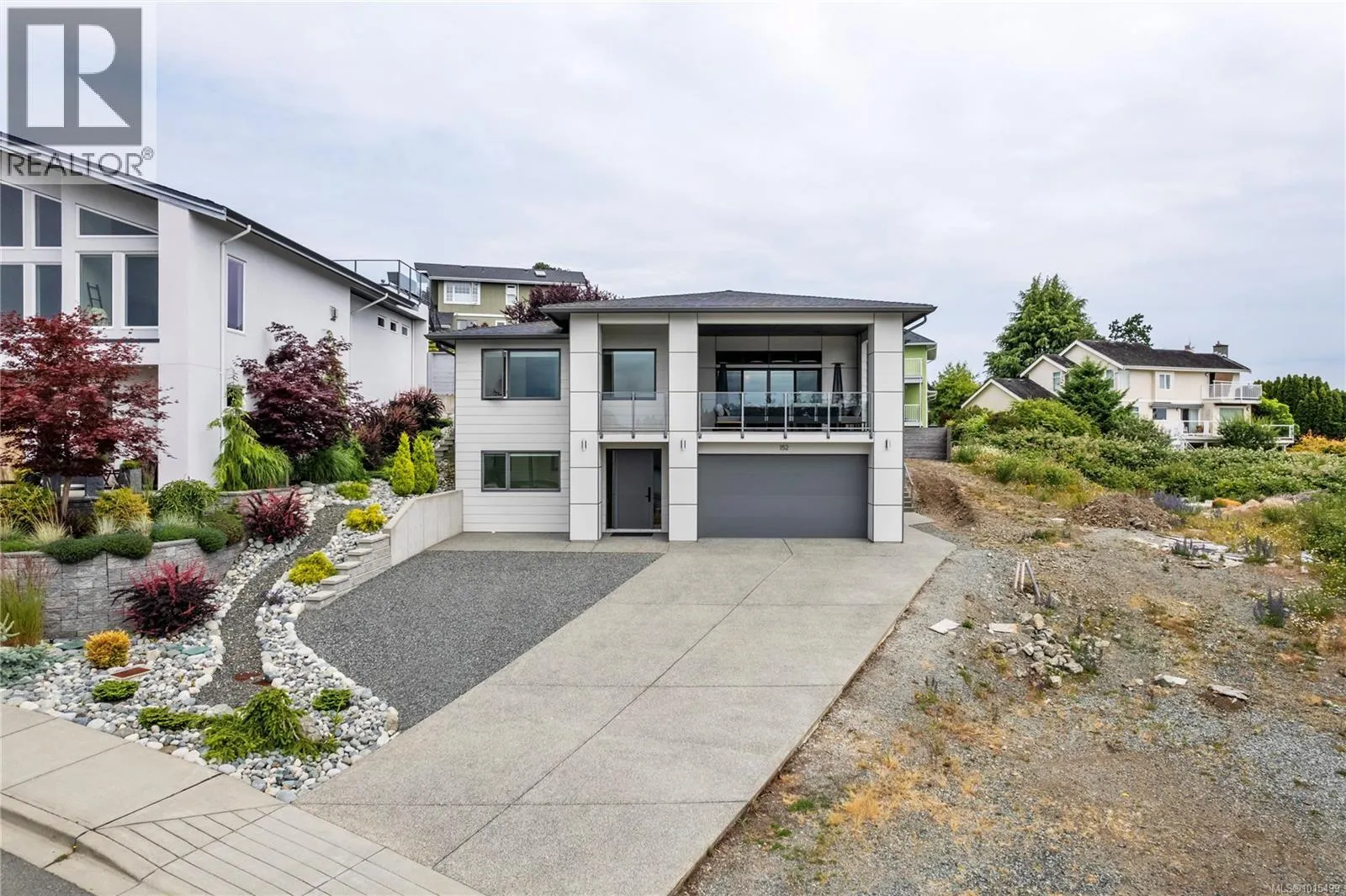 152 Golden Oaks Cres