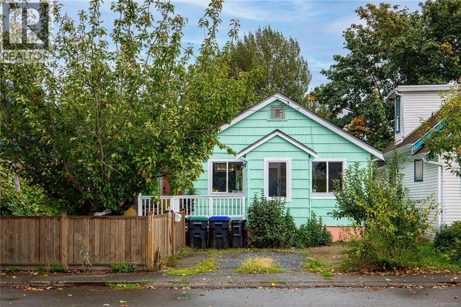 126 Cliffe Ave