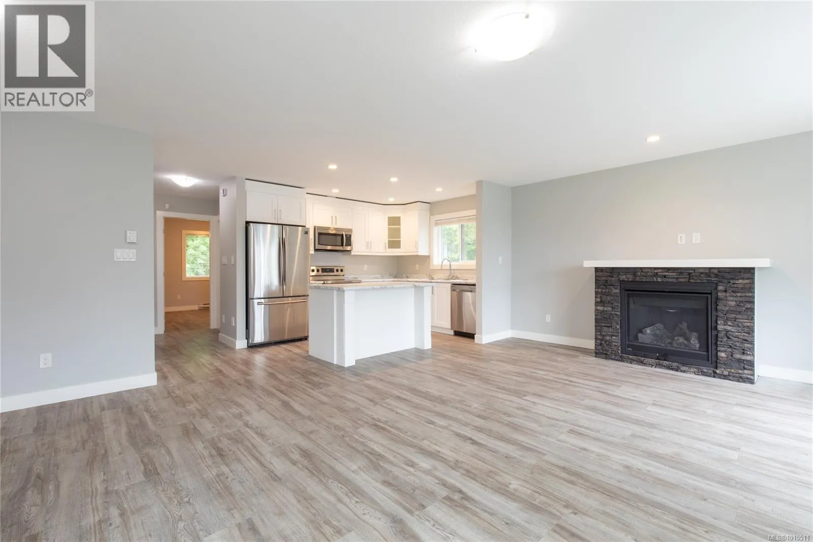 557 Lori Pl