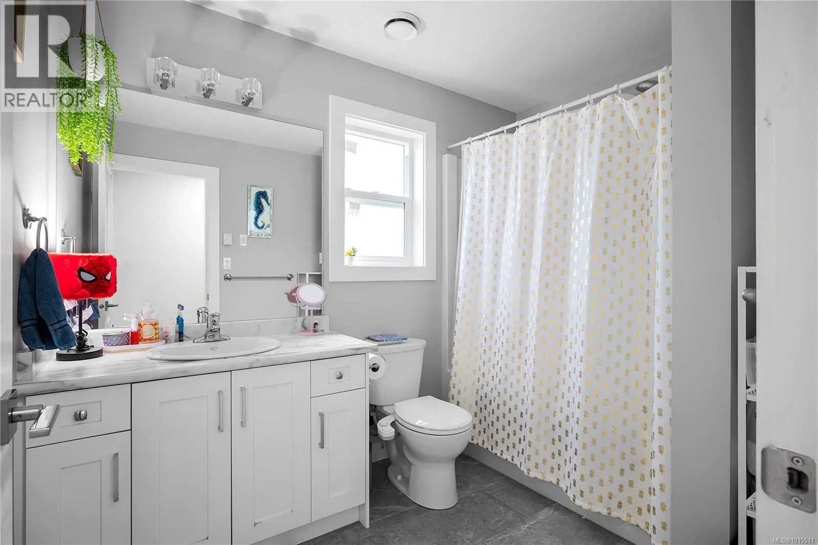 557 Lori Pl