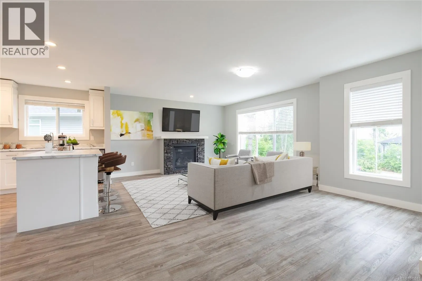 557 Lori Pl