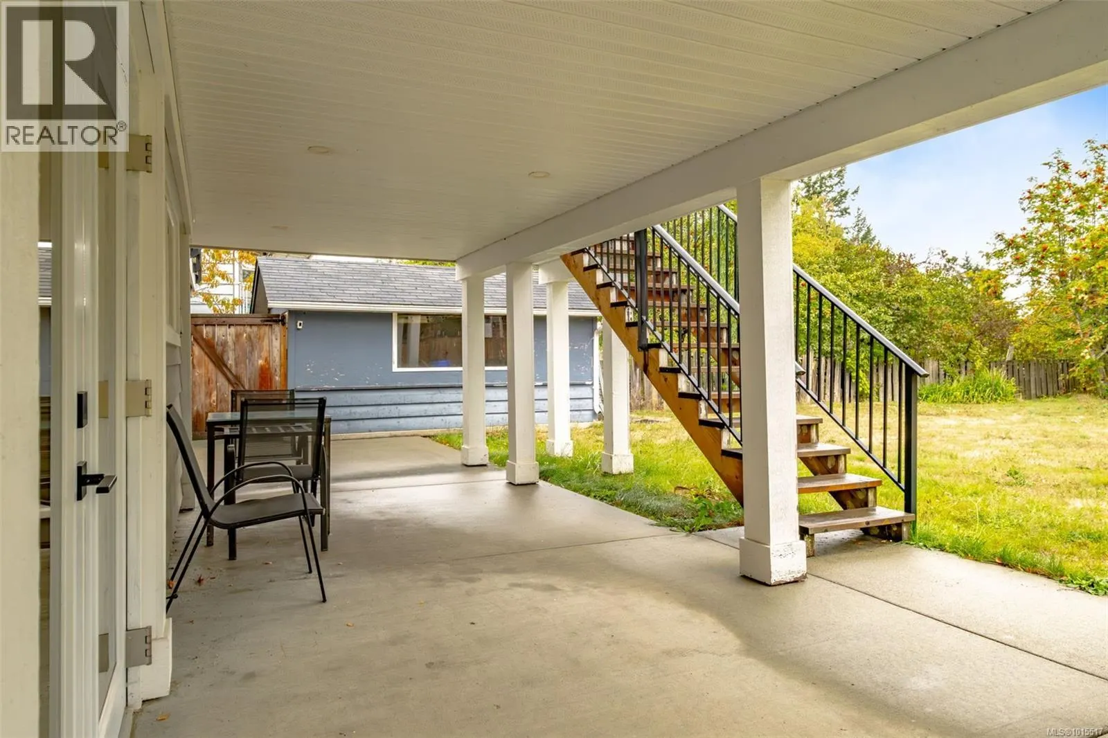 2420 Glenayr Dr