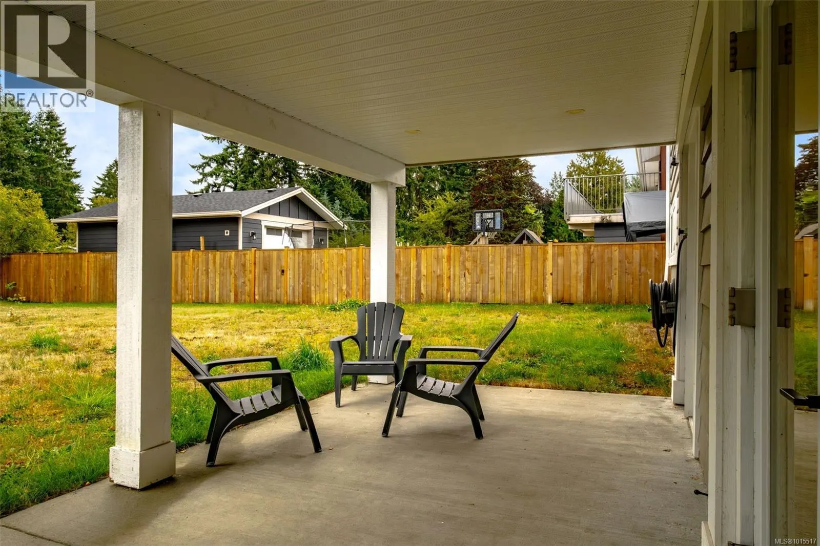 2420 Glenayr Dr