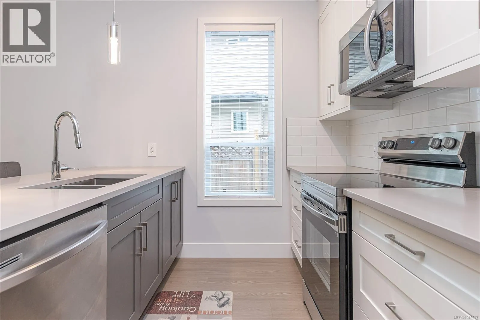 370 Vienna Pl