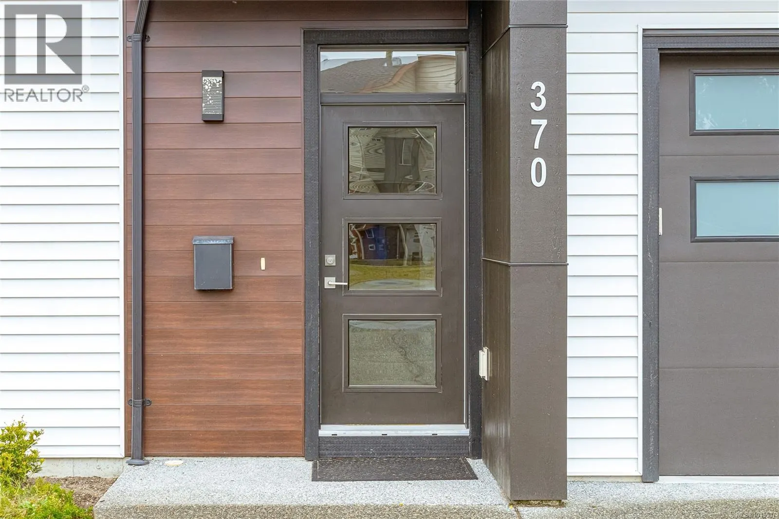 370 Vienna Pl