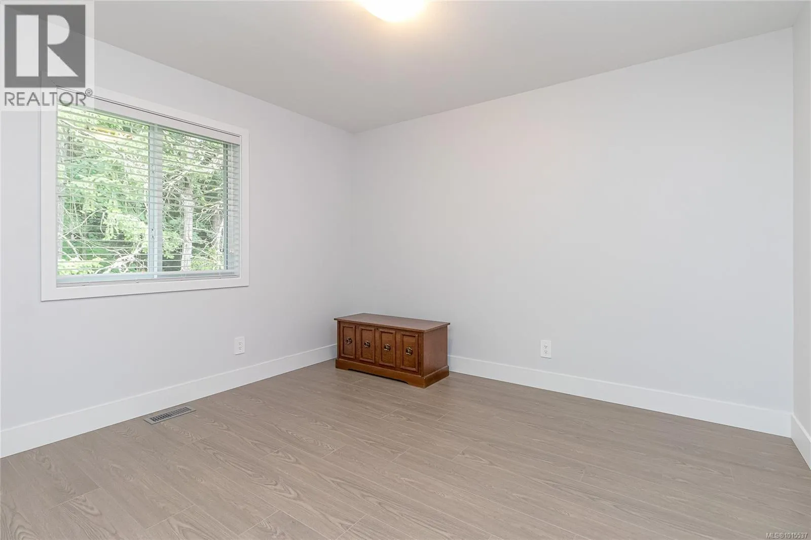 370 Vienna Pl