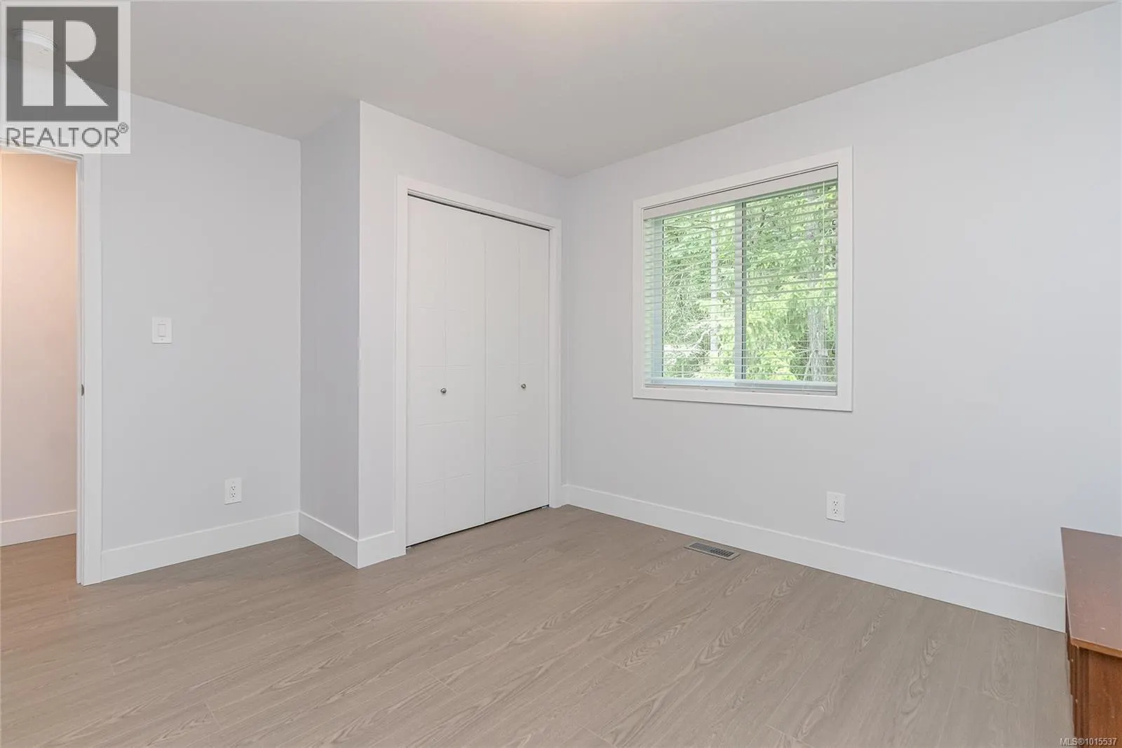 370 Vienna Pl