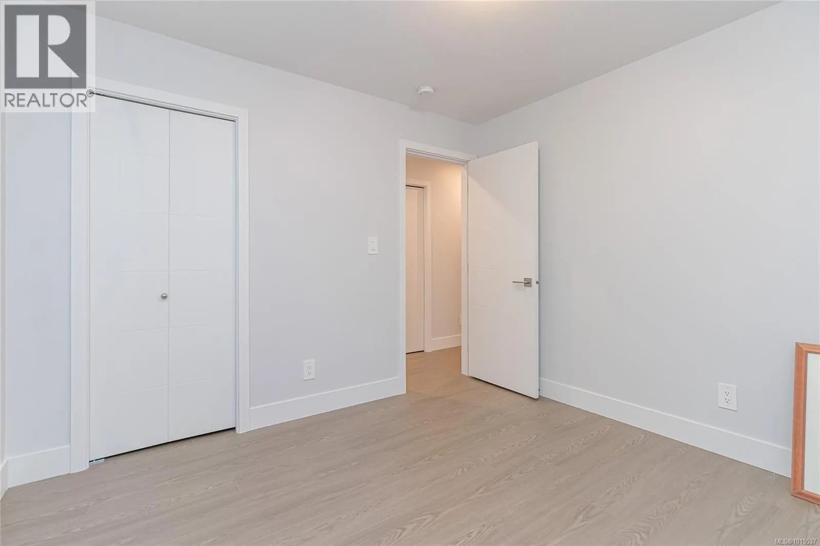 370 Vienna Pl