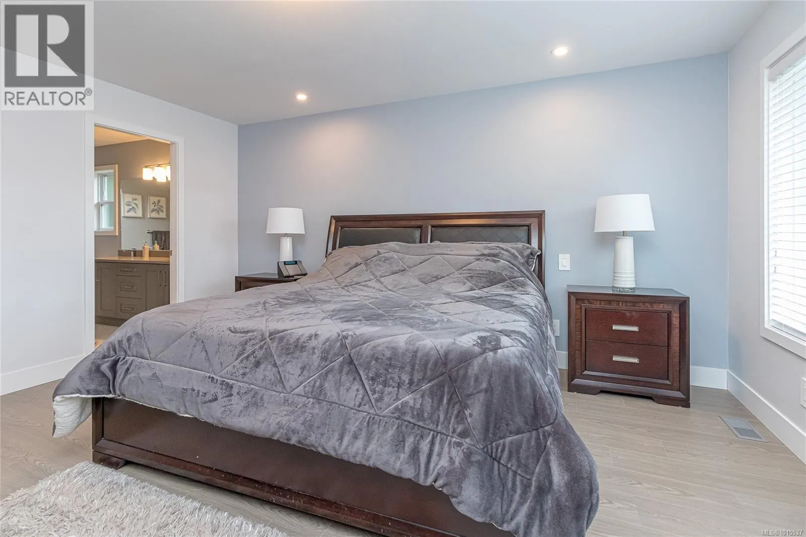 370 Vienna Pl