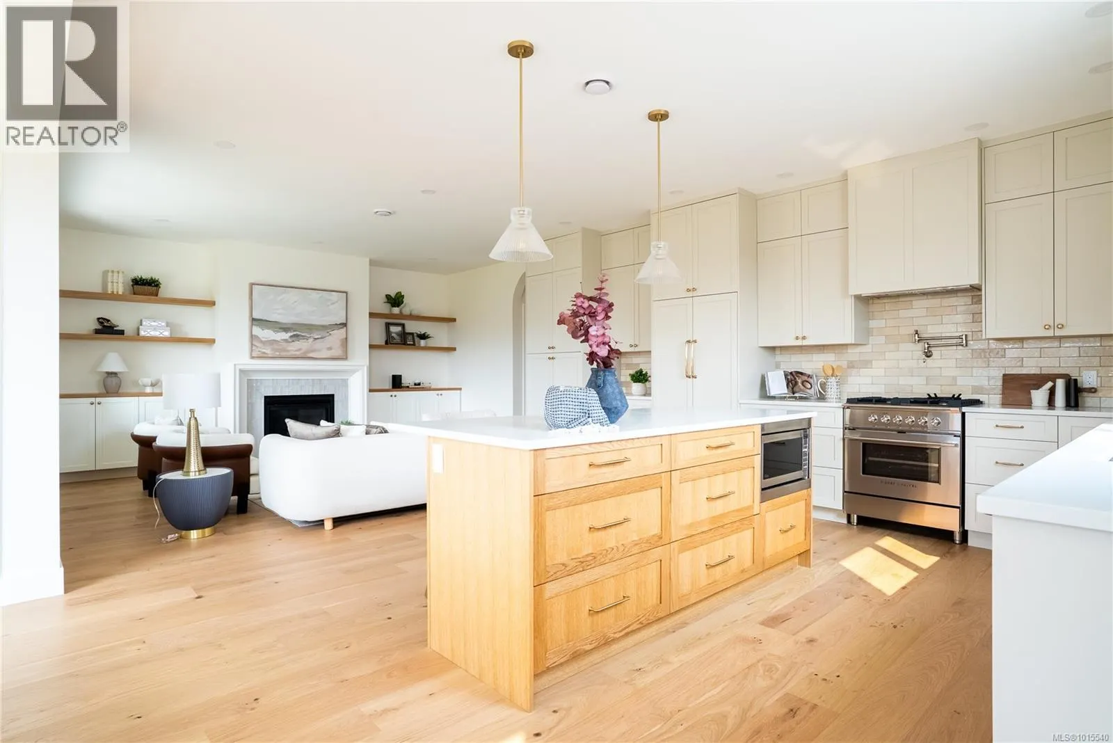 665 Madrona Pl