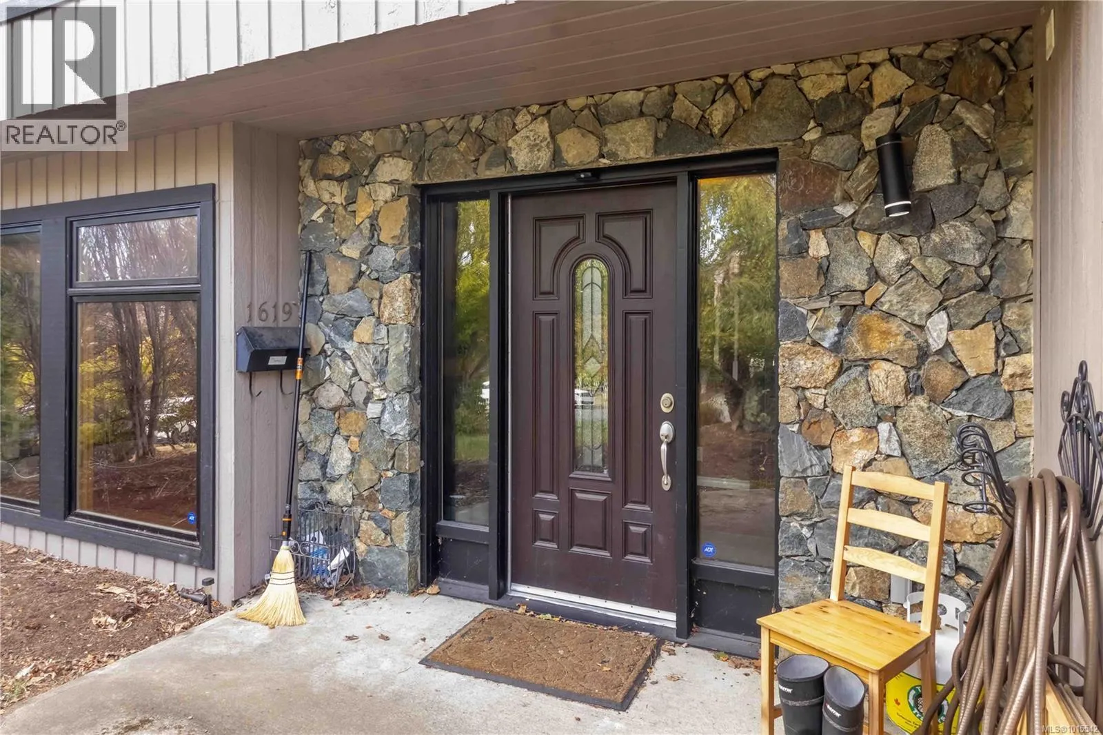 1619 Barksdale Dr
