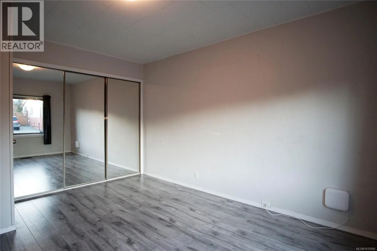18 Gillespie St S