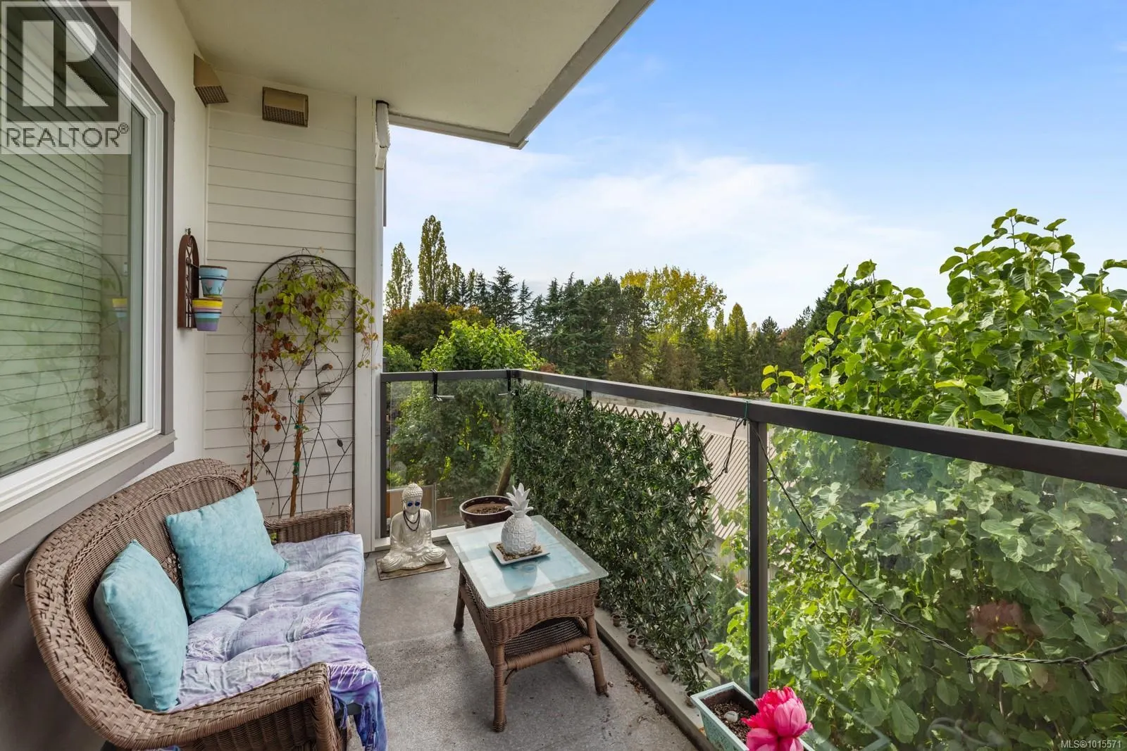 310 4394 West Saanich Rd