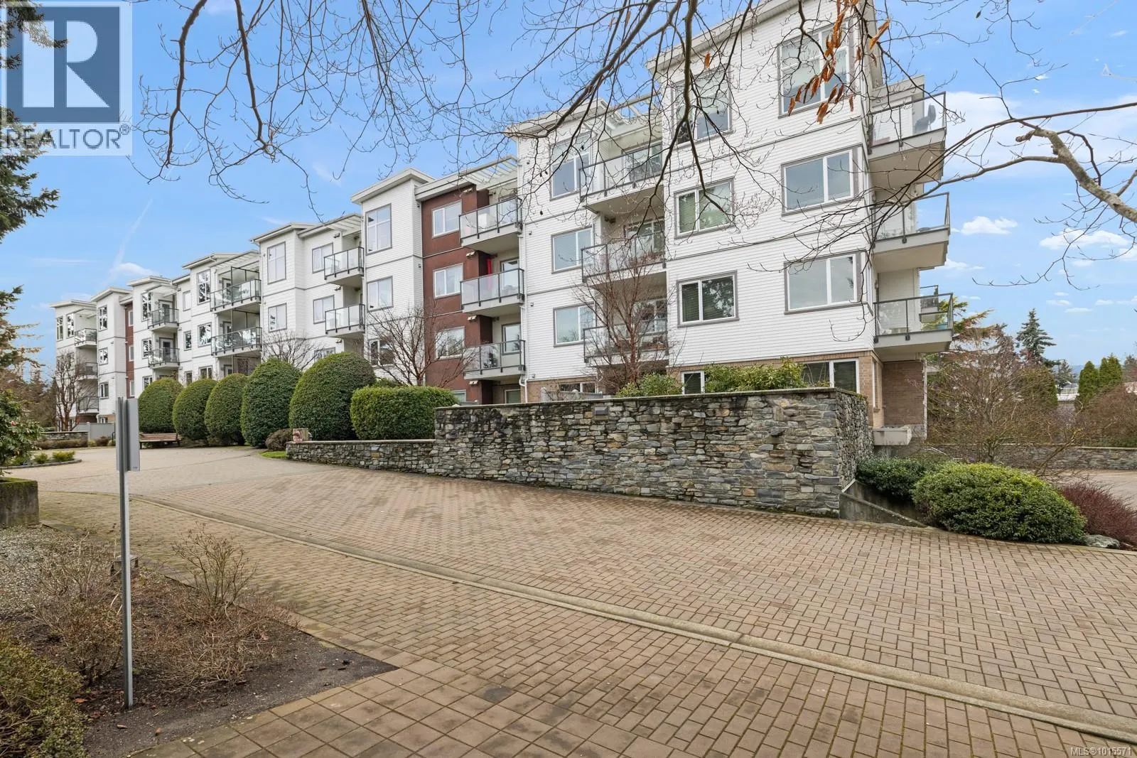 310 4394 West Saanich Rd