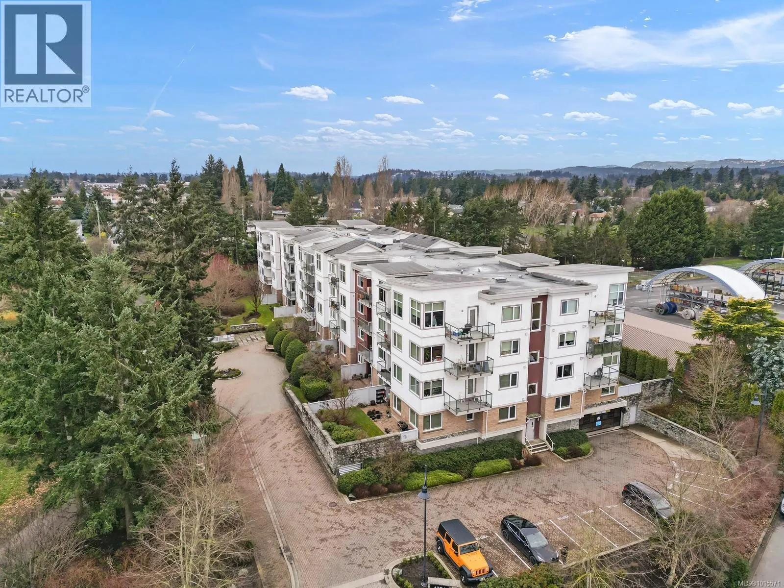 310 4394 West Saanich Rd