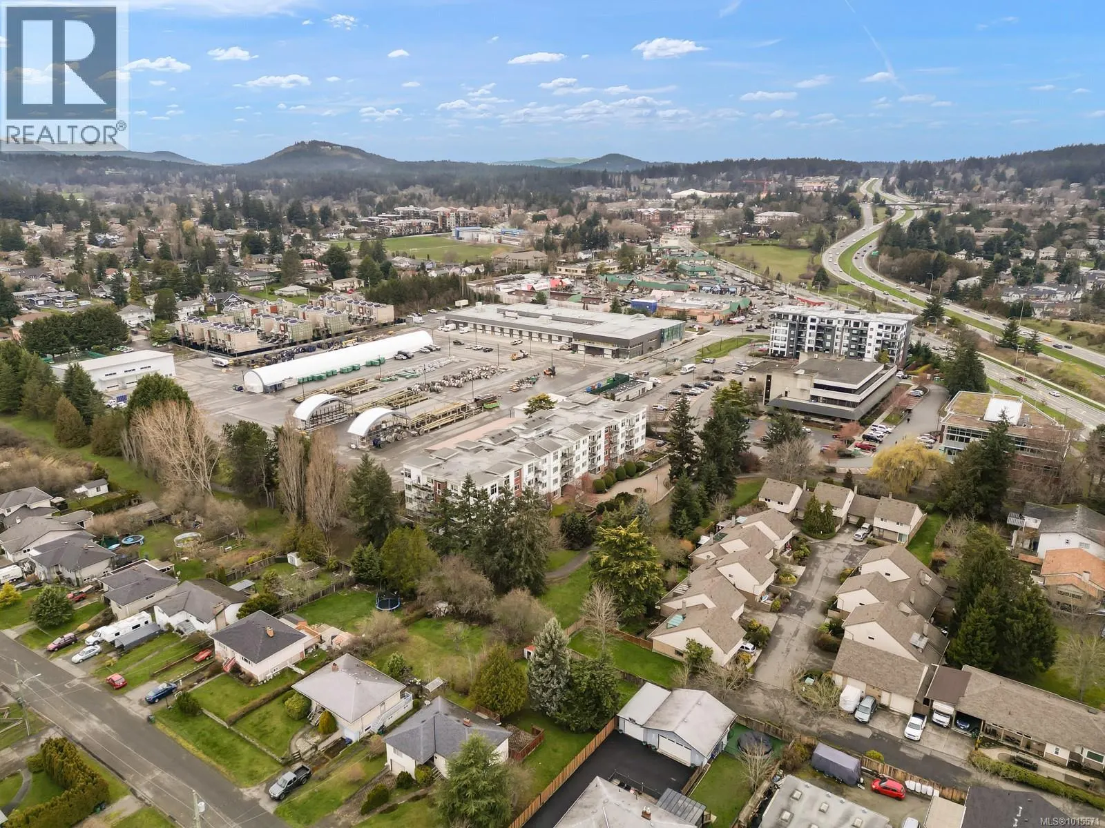 310 4394 West Saanich Rd