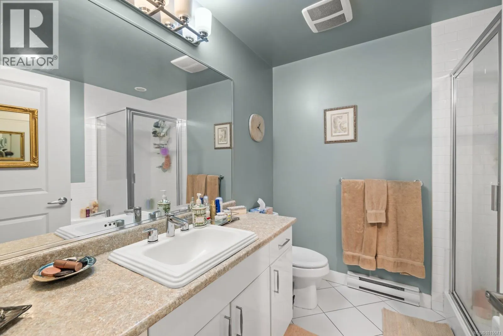 310 4394 West Saanich Rd