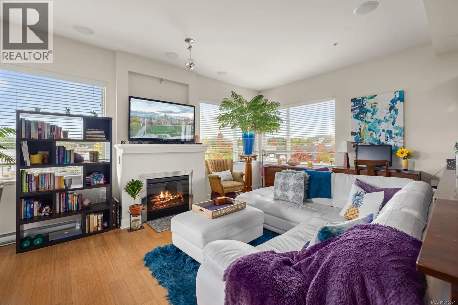 310 4394 West Saanich Rd