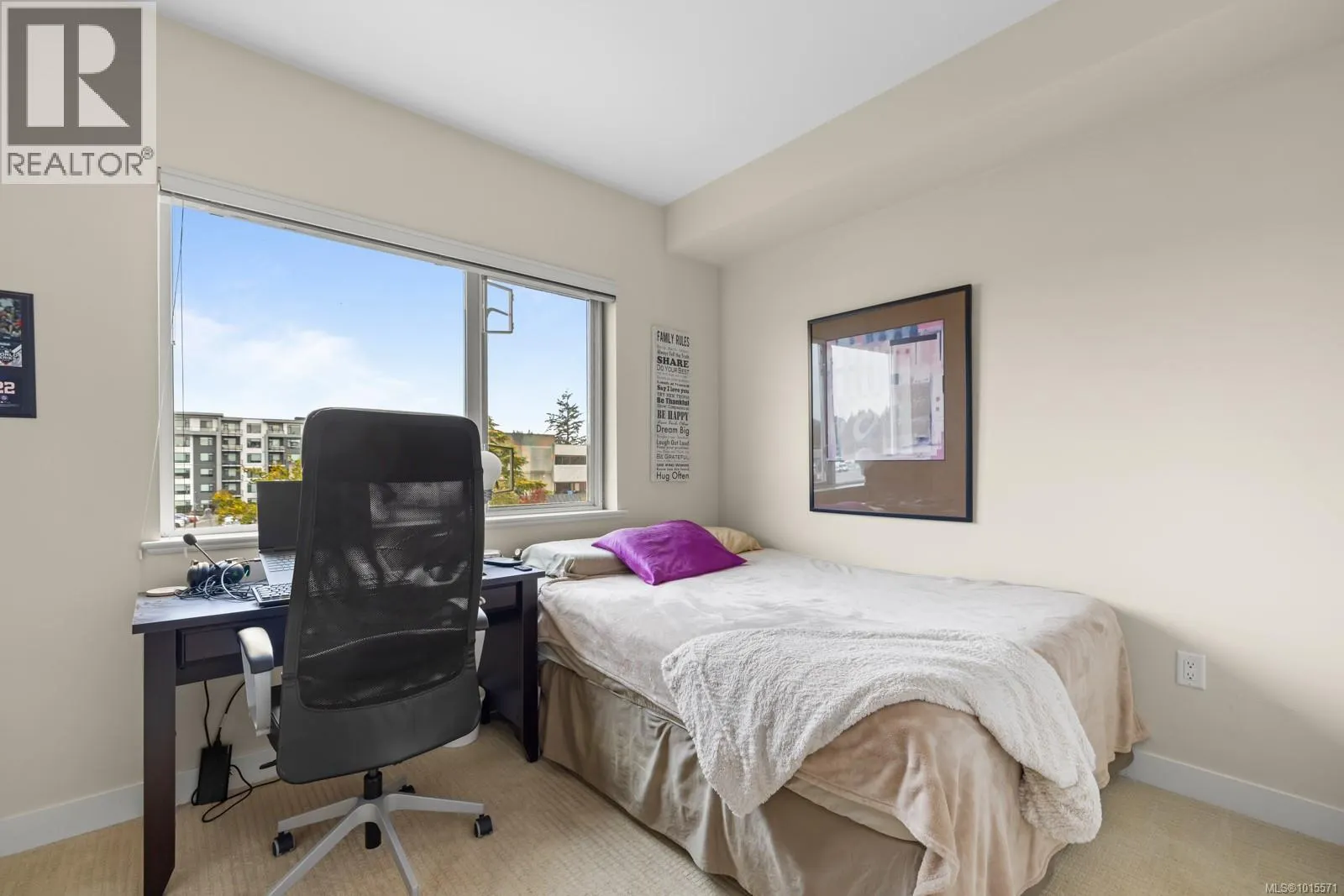 310 4394 West Saanich Rd