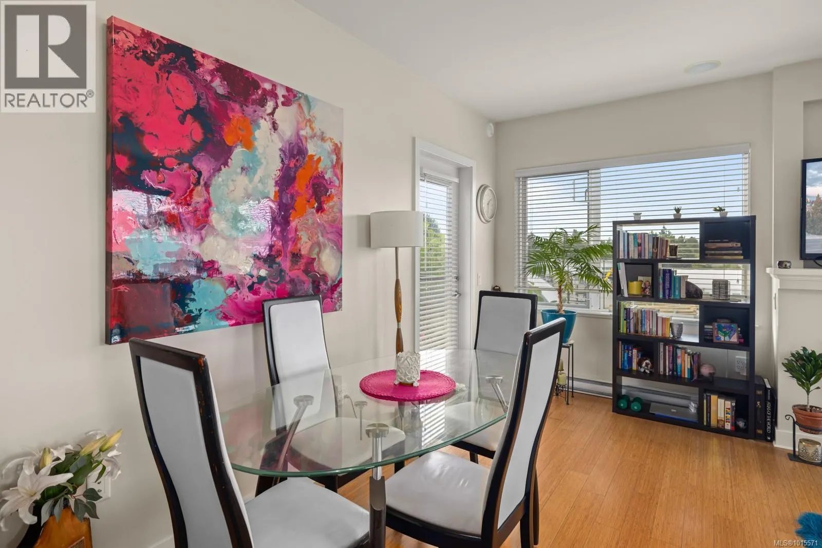 310 4394 West Saanich Rd