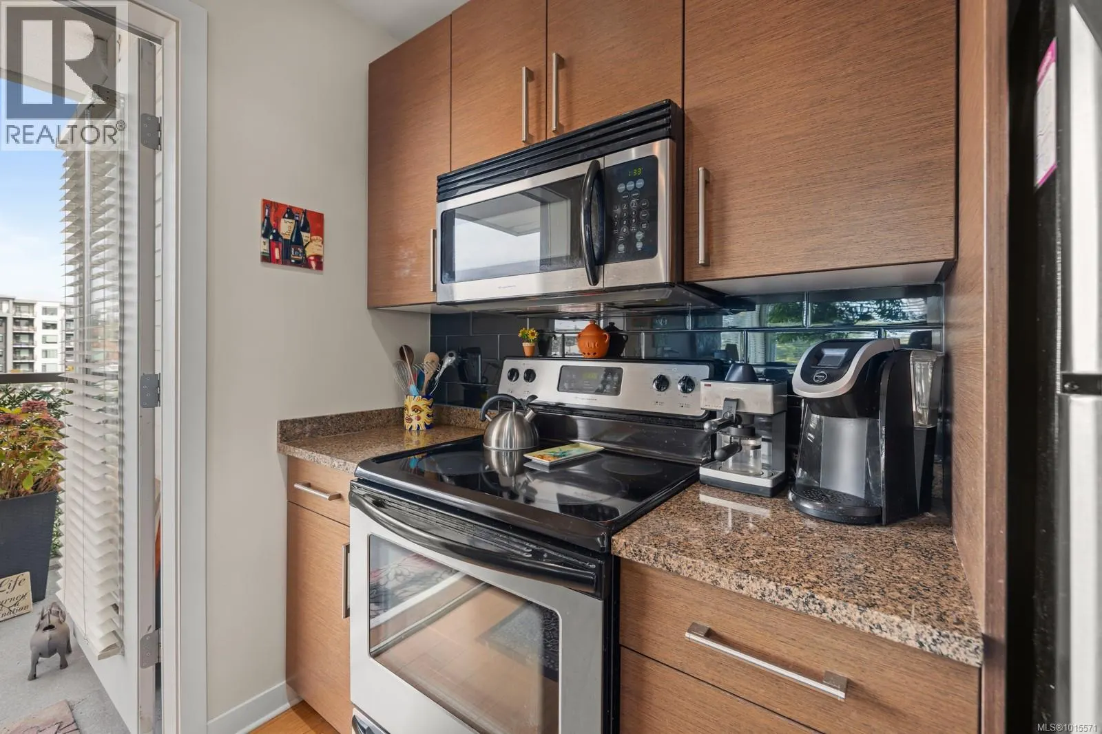 310 4394 West Saanich Rd