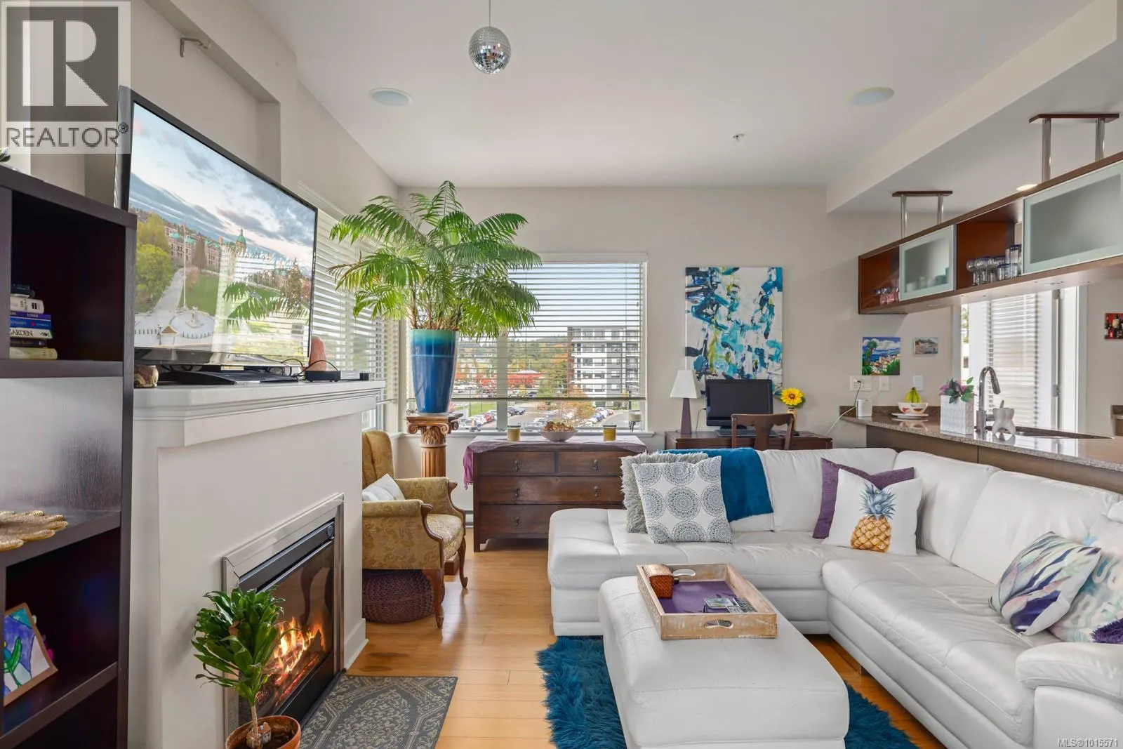 310 4394 West Saanich Rd