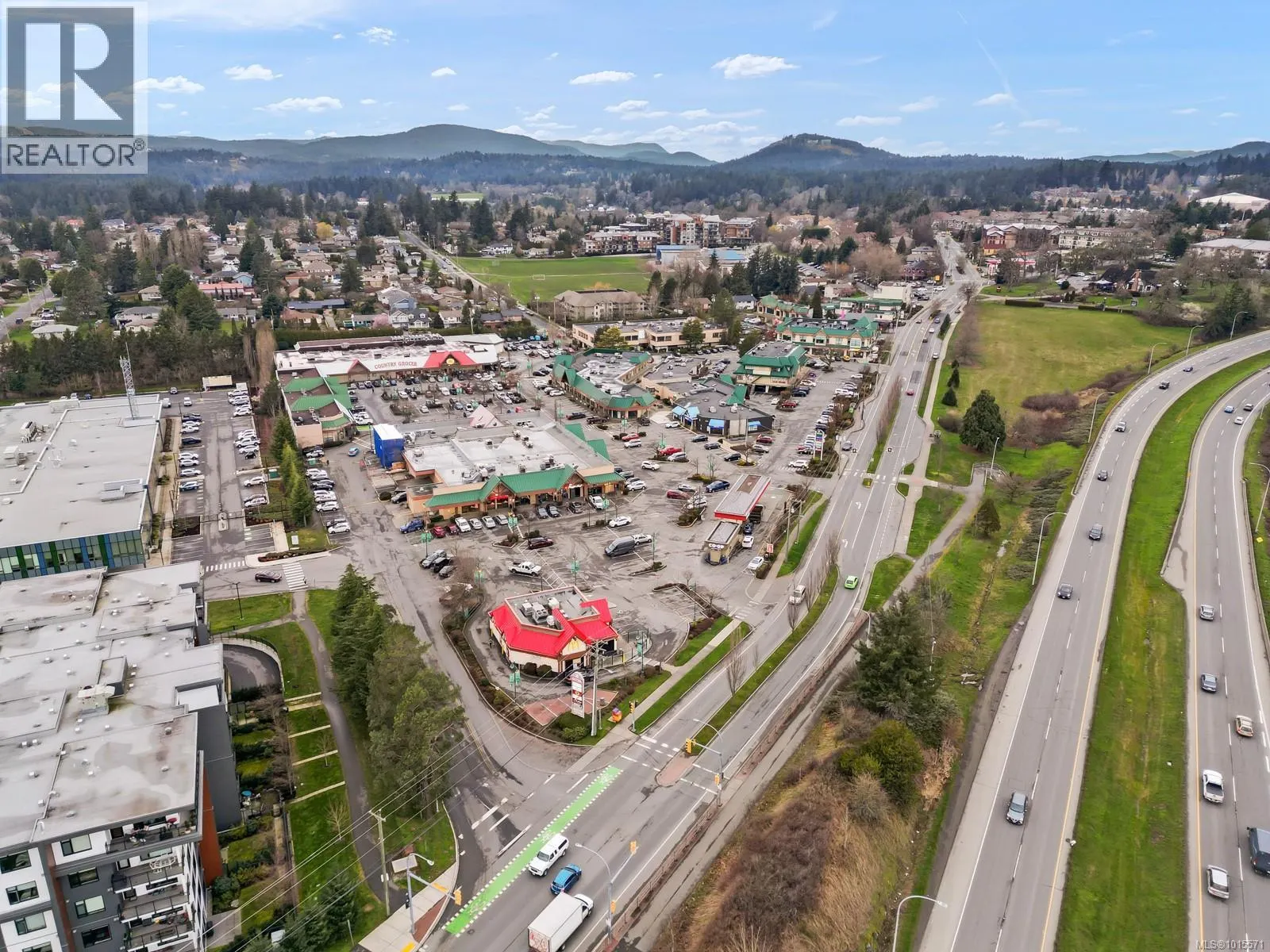 310 4394 West Saanich Rd