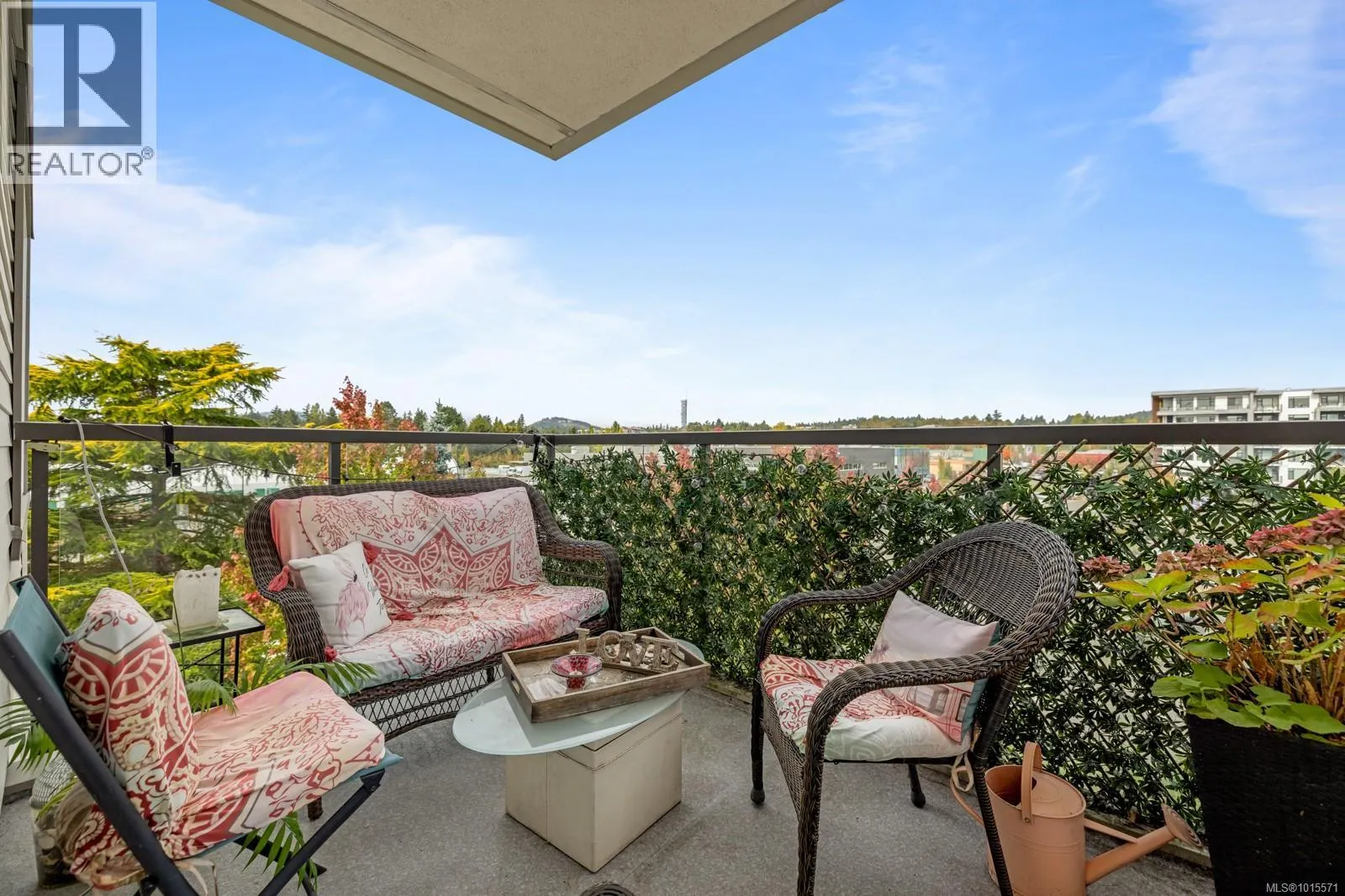 310 4394 West Saanich Rd