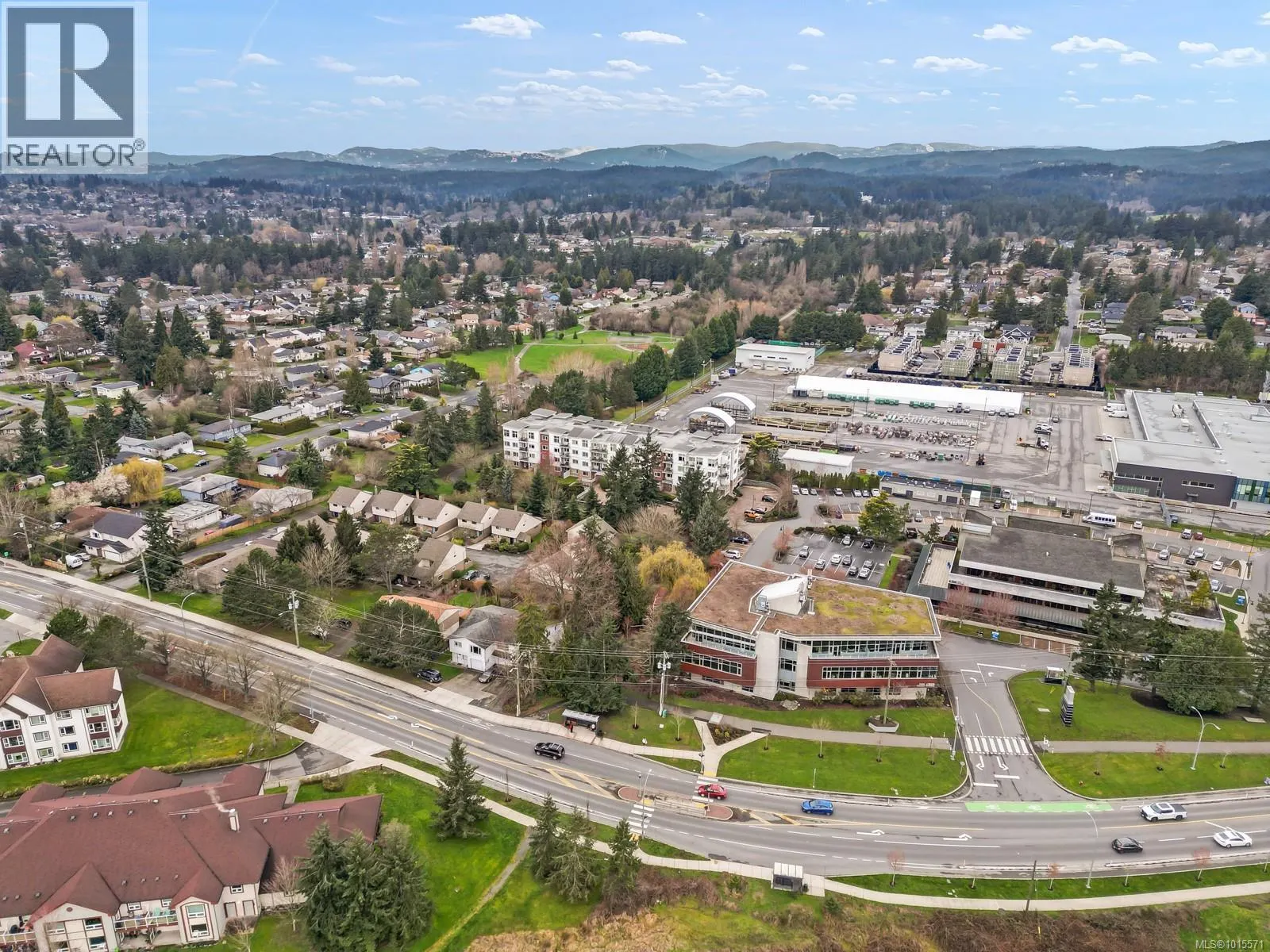 310 4394 West Saanich Rd
