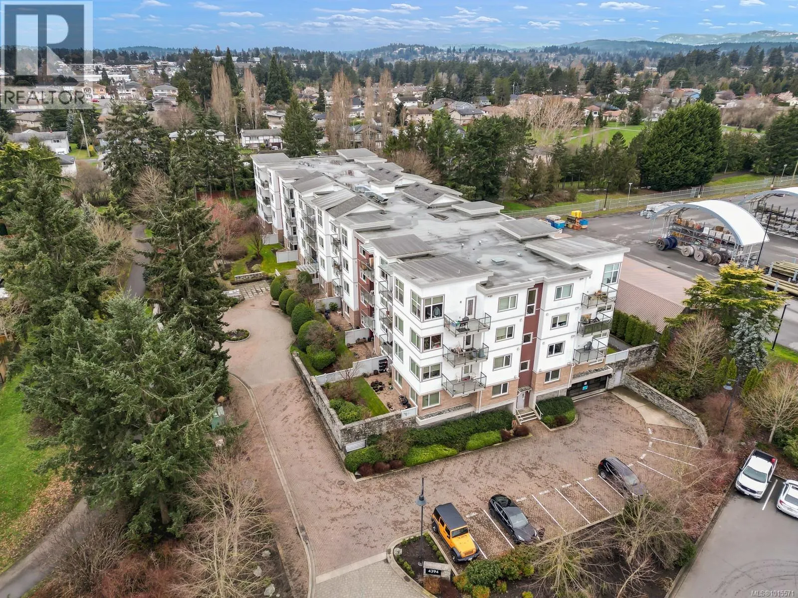 310 4394 West Saanich Rd