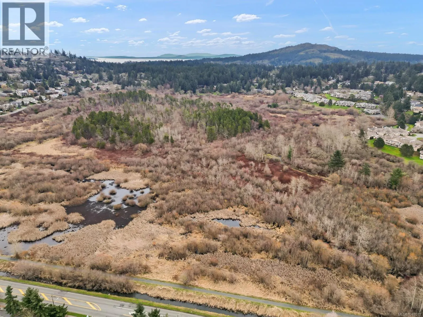 310 4394 West Saanich Rd