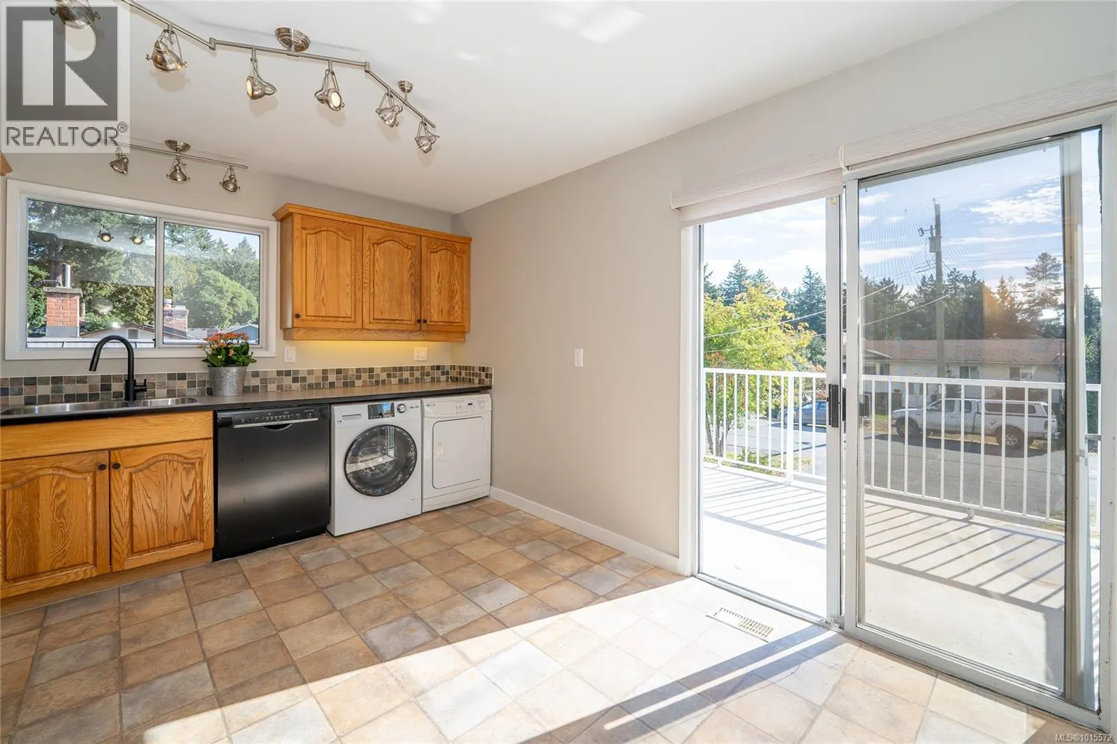 3062 Shoreview Dr