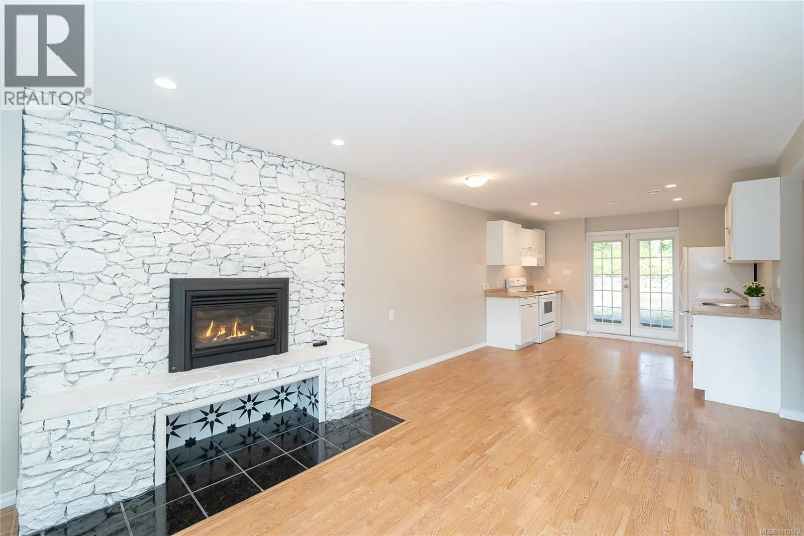 3062 Shoreview Dr