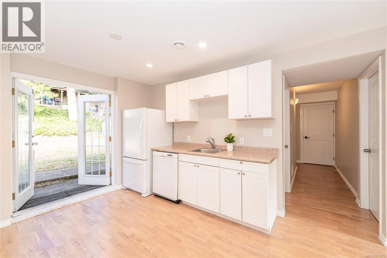 3062 Shoreview Dr