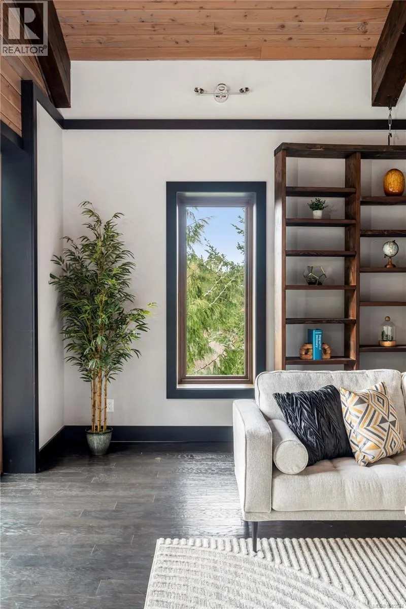 7405 Thornton Hts