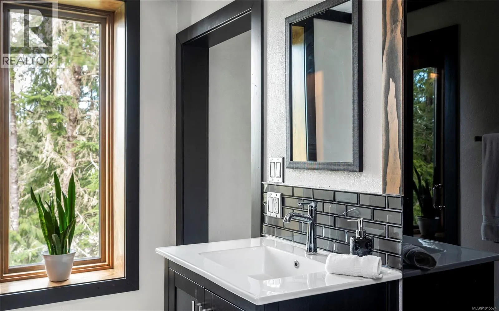 7405 Thornton Hts