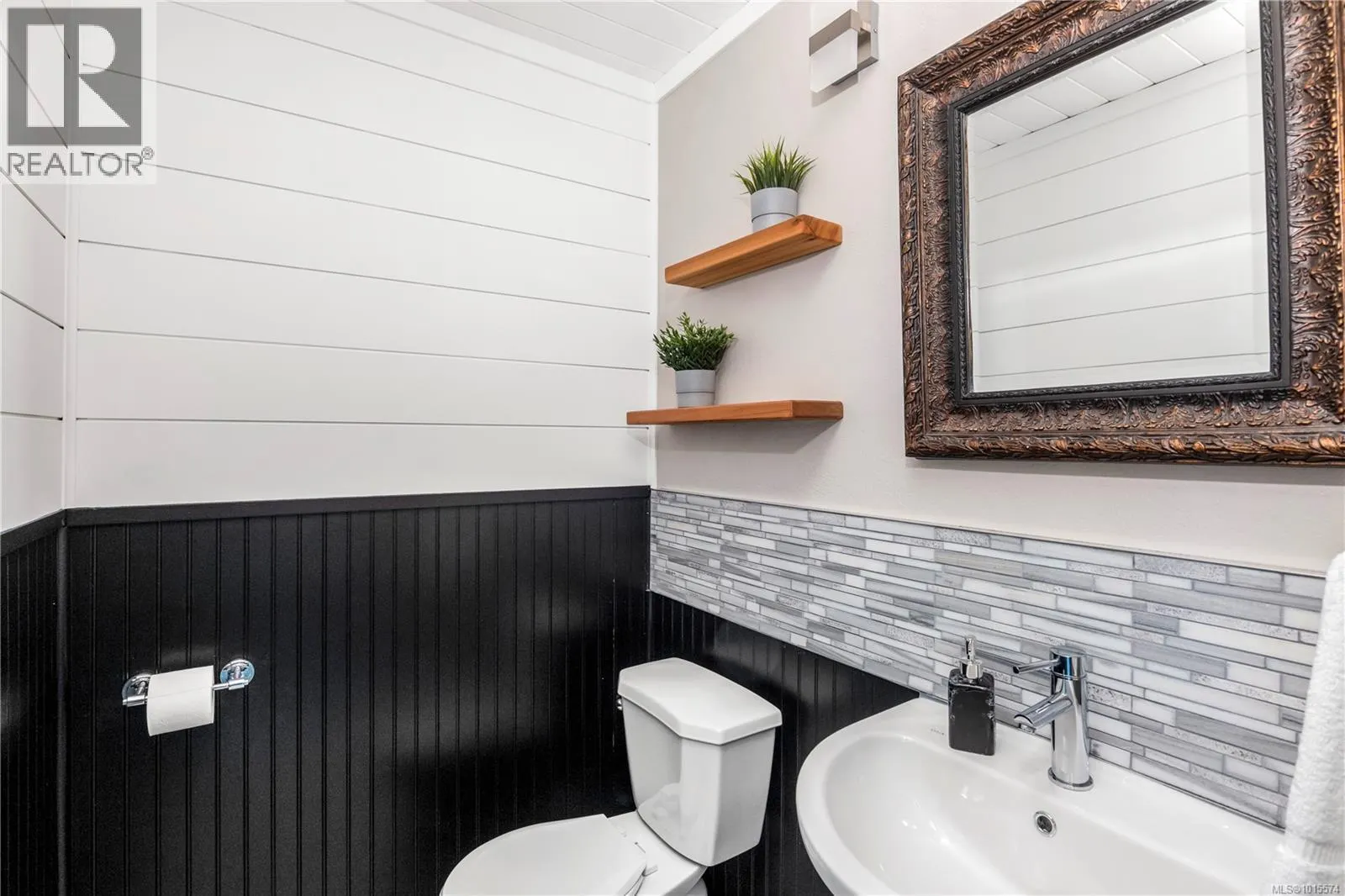 7405 Thornton Hts