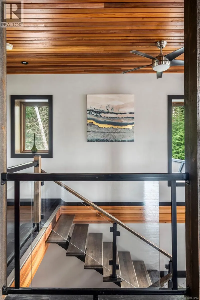 7405 Thornton Hts