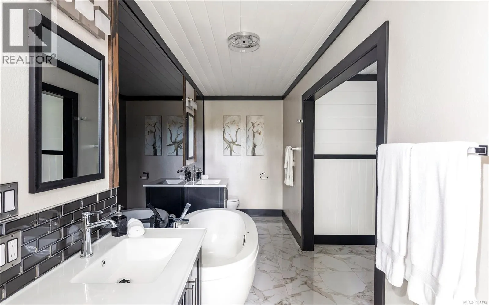 7405 Thornton Hts