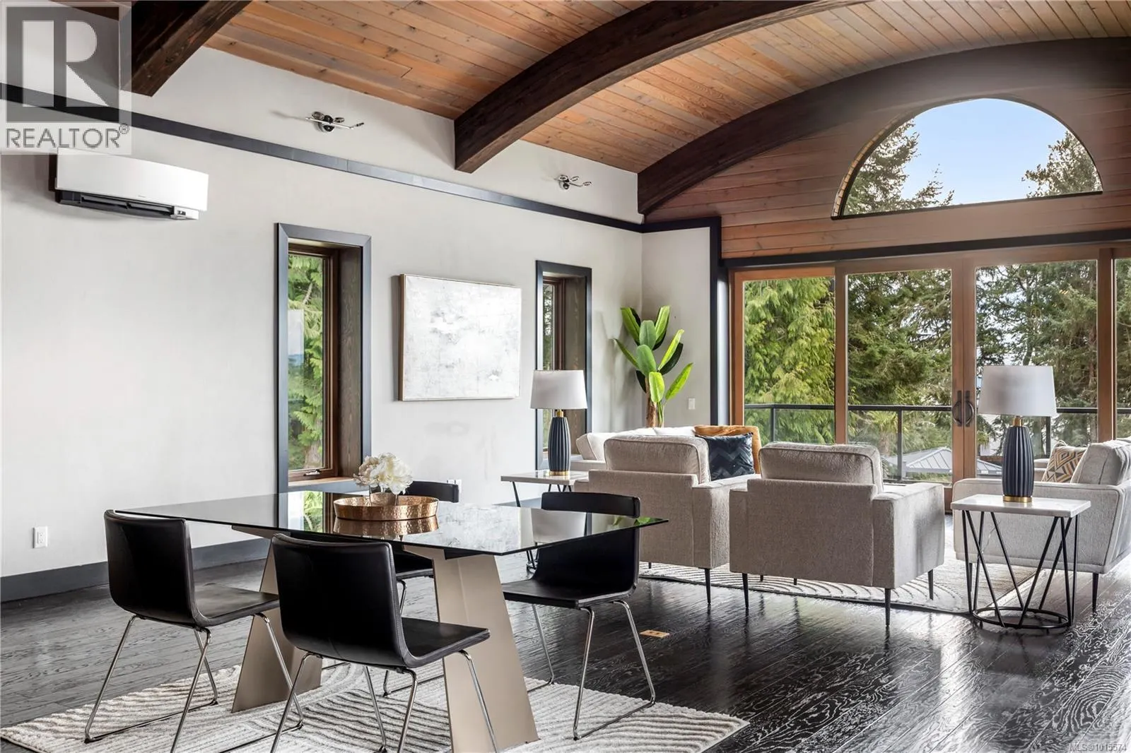 7405 Thornton Hts