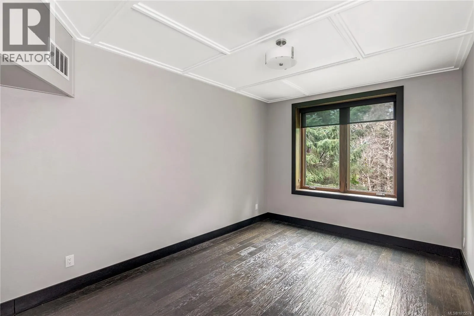 7405 Thornton Hts