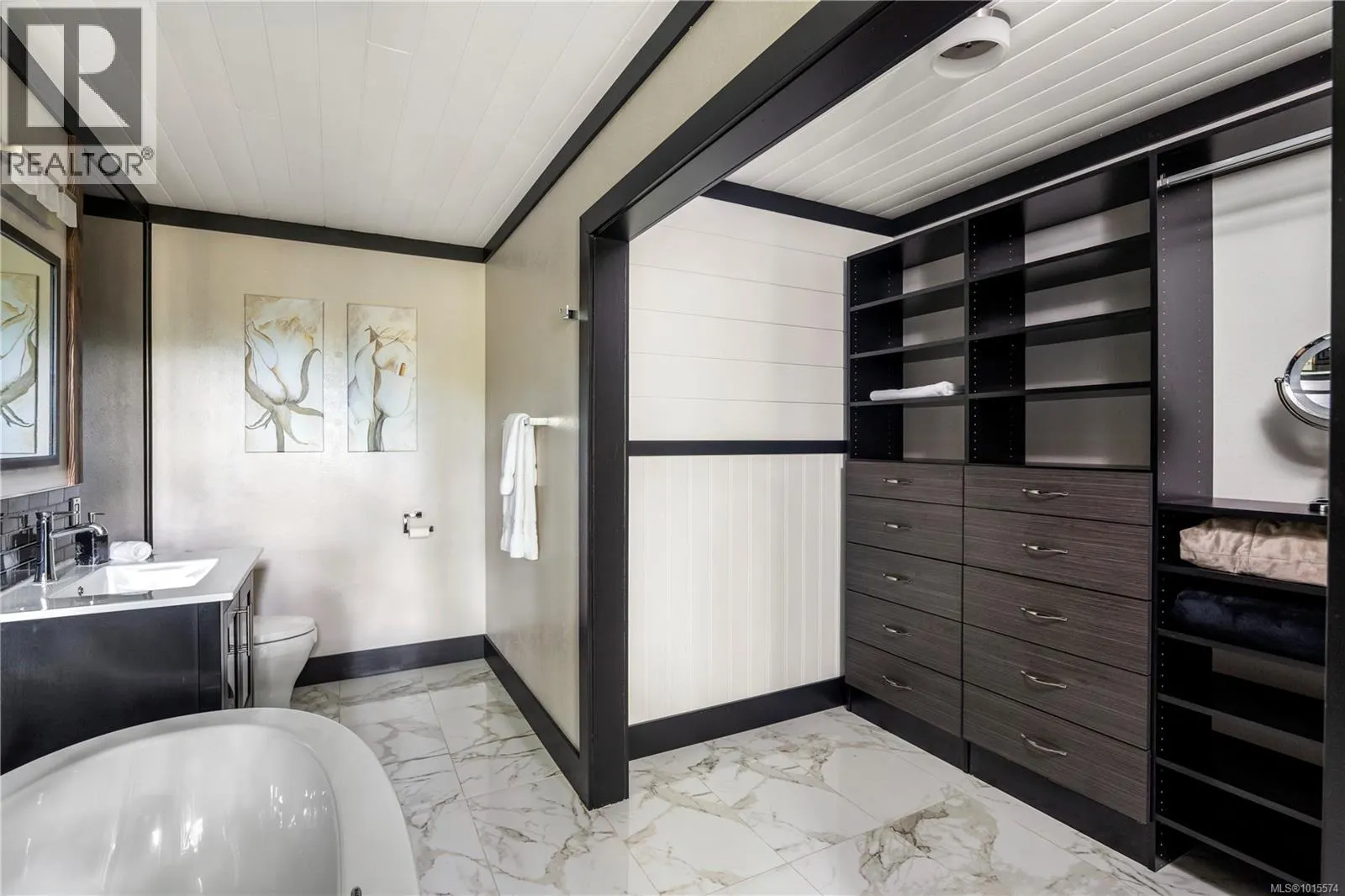 7405 Thornton Hts