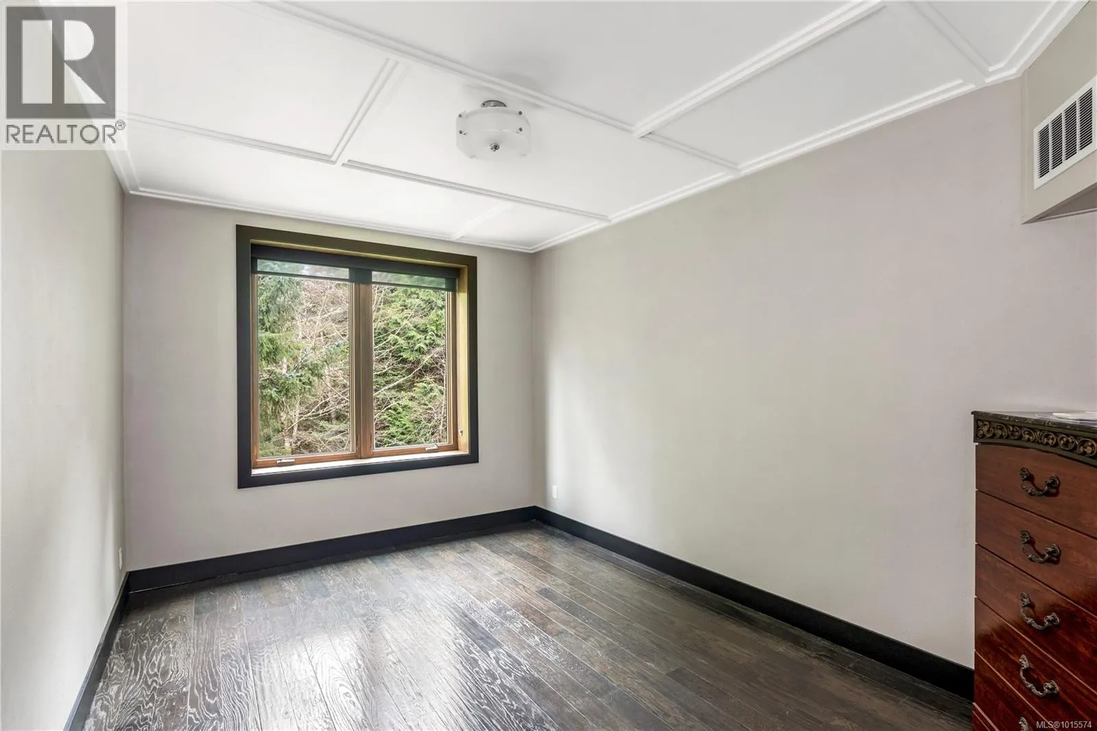 7405 Thornton Hts